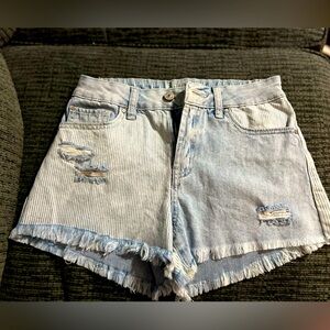 Woman’s jeans shorts with color block design